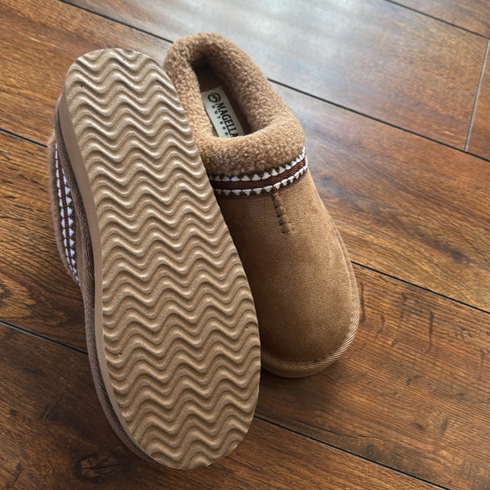 Magellan Outdoors Slippers - Picture 3 of 5